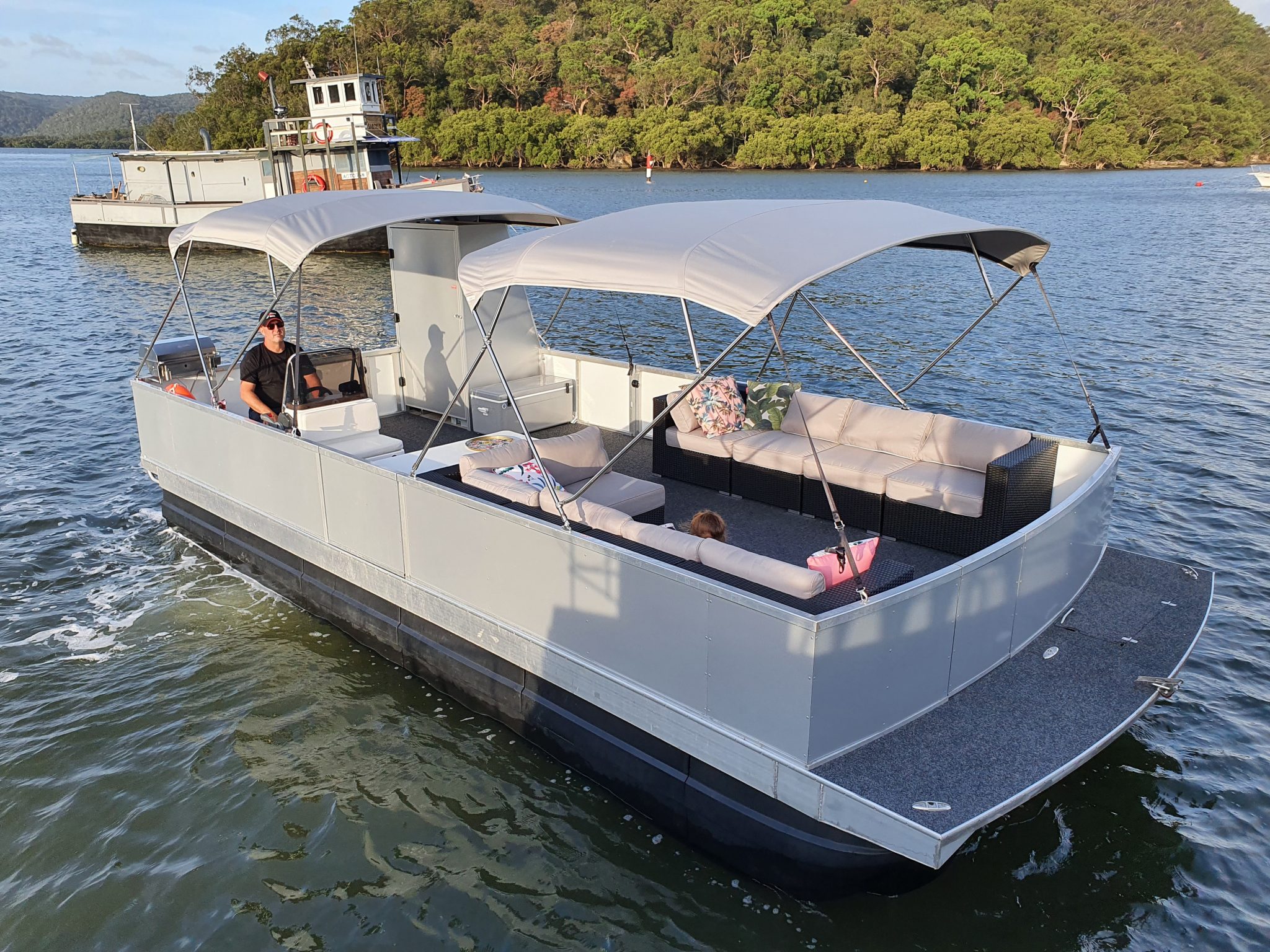 Drifters Boat Hire Pontoon boat hire services No license required